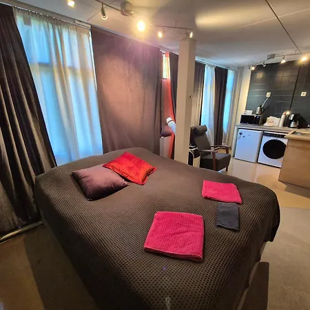 Nato Bunker With Bed And Appliancies 아파트 *