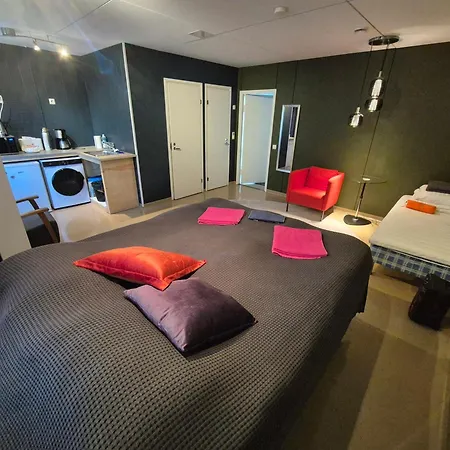 Nato Bunker With Bed And Appliancies *